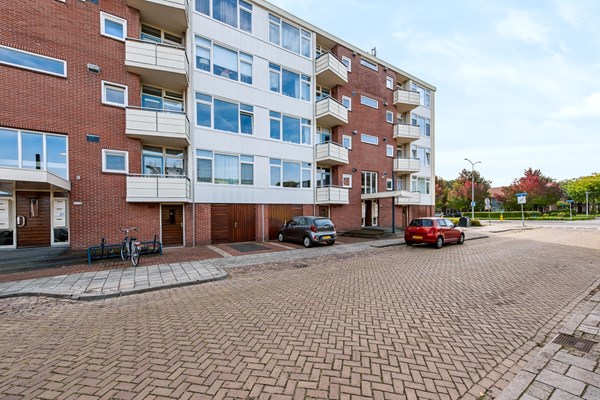 Jacob van Ruysdaelstraat 90, Almelo, foto 1